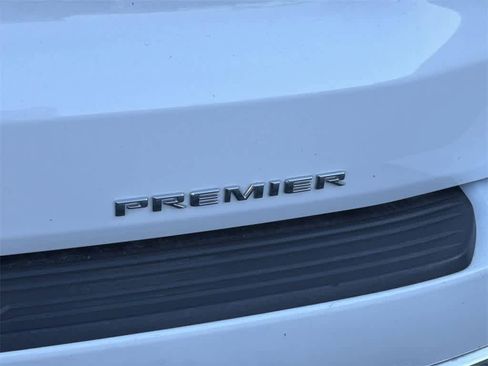 Used 2023 Chevrolet Suburban Premier image 34