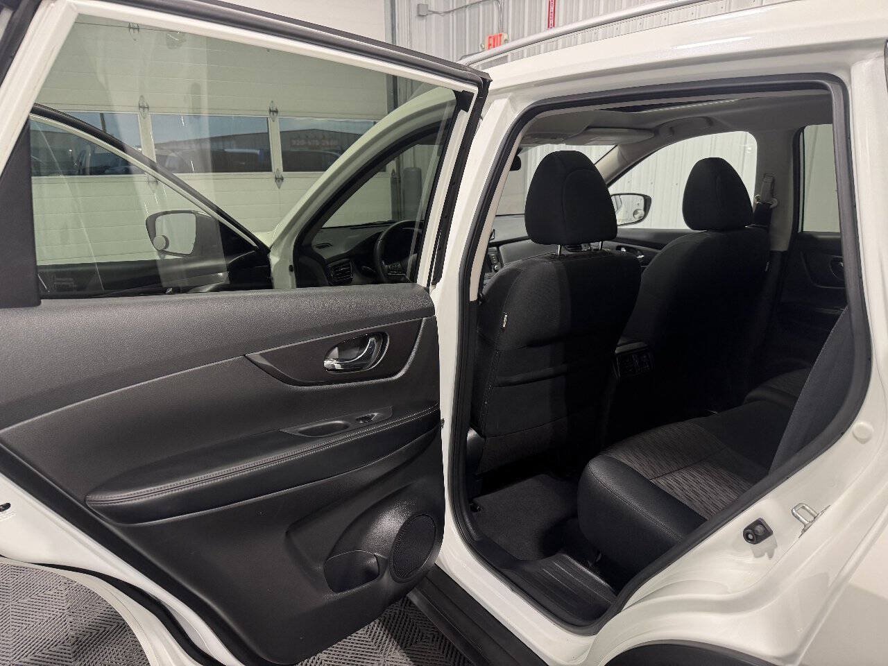 Used 2020 Nissan Rogue SV AWD/4WD image 11