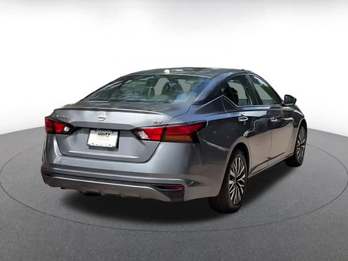 Used 2024 Nissan Altima 2.5 SV FWD image 15