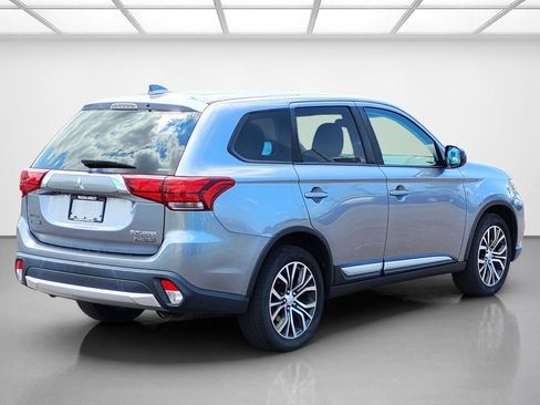Used 2017 Mitsubishi Outlander ES AWD/4WD image 5