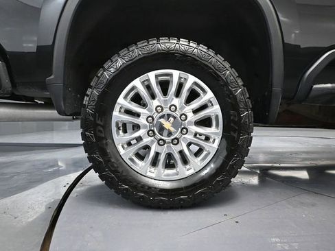 Used 2022 Chevrolet Silverado 2500 High Country w/ Z71 Off-Road Package image 16