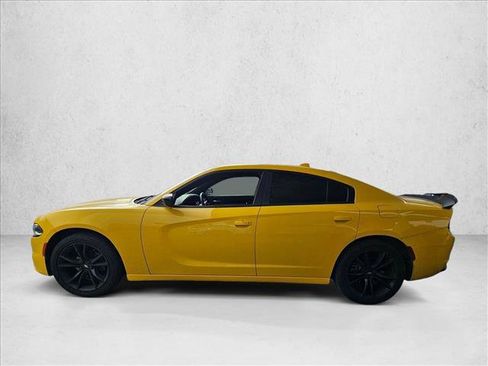 Used 2017 Dodge Charger SXT w/ Plus Group image 8
