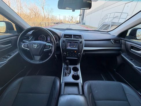 Used 2017 Toyota Camry SE image 19
