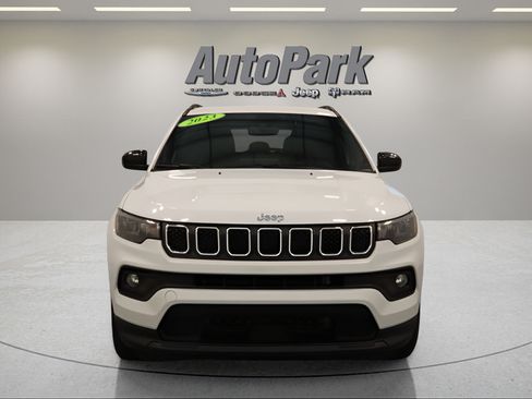 Used 2023 Jeep Compass Latitude AWD/4WD image 2