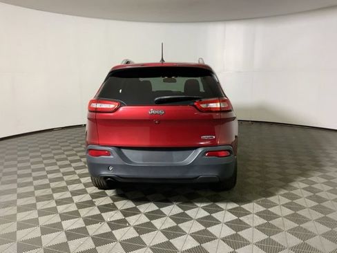 Used 2017 Jeep Cherokee Latitude FWD image 6