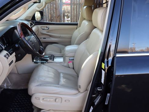 Used 2011 Lexus LX 570 4WD w/ Luxury Pkg image 19