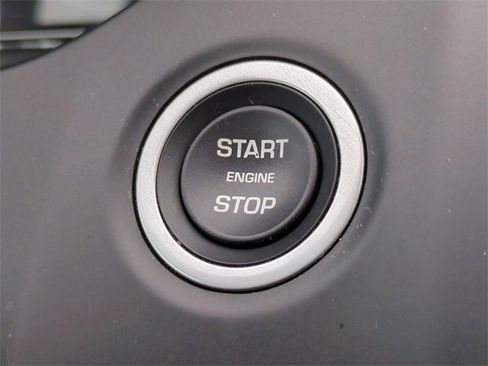 Used 2020 Jaguar E-PACE SE image 29