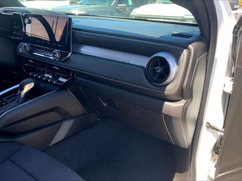 Used 2024 Chevrolet Colorado LT w/ LT Convenience Package image 19