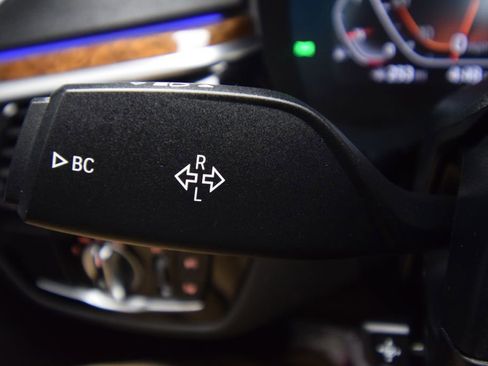 Used 2020 BMW 530i xDrive w/ Premium Package image 39