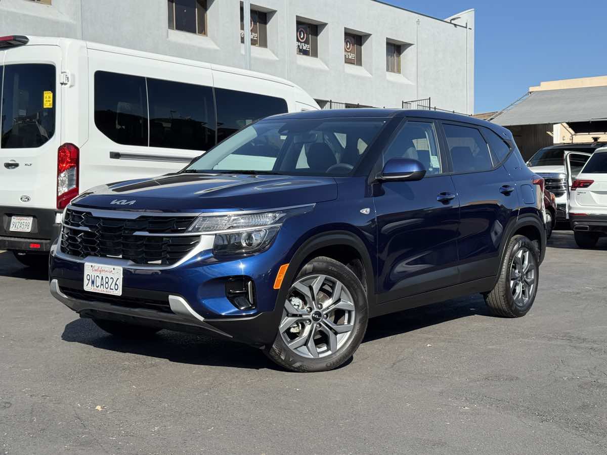 Used 2026 Kia Seltos LX FWD image 2