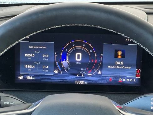 Used 2025 Chevrolet Traverse LT image 30