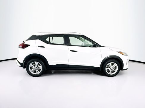 Used 2024 Nissan Kicks S image 10
