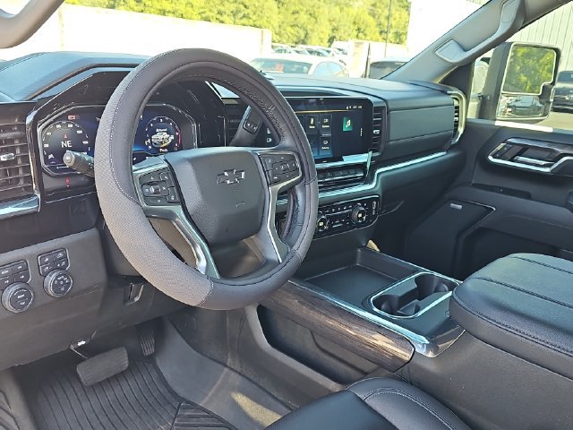 Used 2025 Chevrolet Silverado 2500 LTZ w/ LTZ Plus Package AWD/4WD image 15