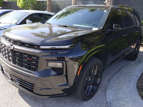 Used 2024 Chevrolet Traverse RS FWD image 2