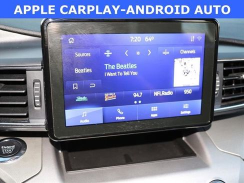 Used 2022 Ford Explorer XLT w/ Equipment Group 202A image 4