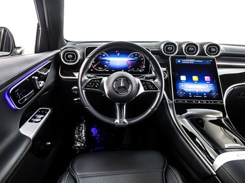 Used 2025 Mercedes-Benz GLC 300 image 6