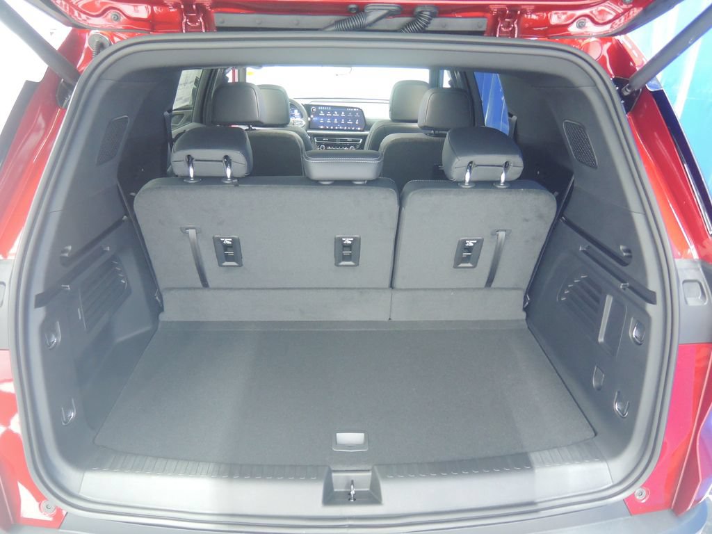 New 2026 Chevrolet Traverse LT w/ Sun and Wheel Package FWD image 30
