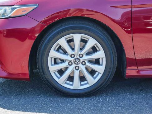 Used 2019 Toyota Camry LE FWD image 10