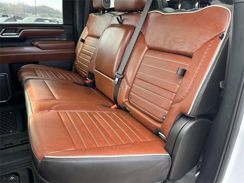 Used 2025 GMC Sierra 3500 Denali Ultimate image 9