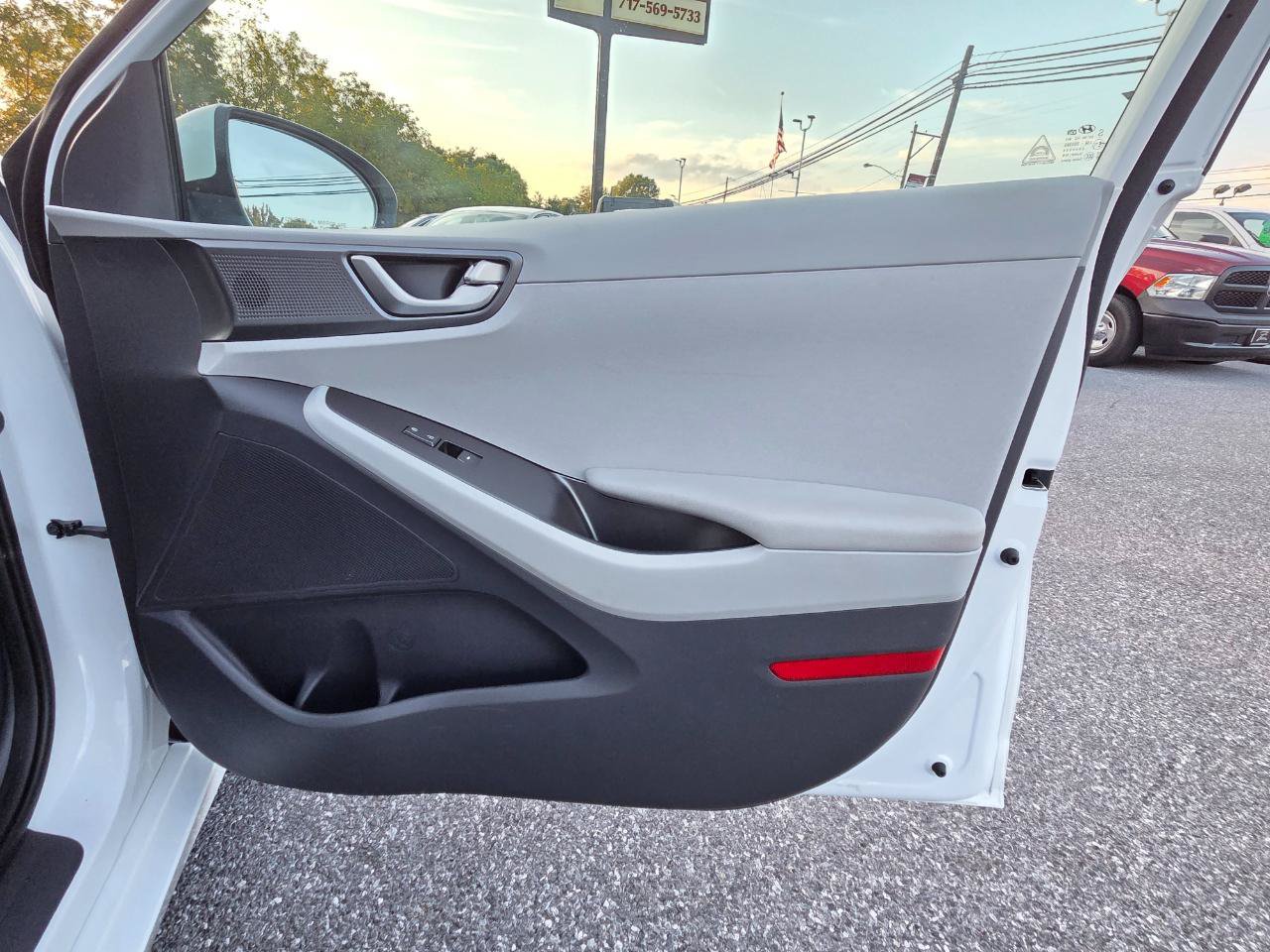 Used 2020 Hyundai Ioniq Blue FWD image 23