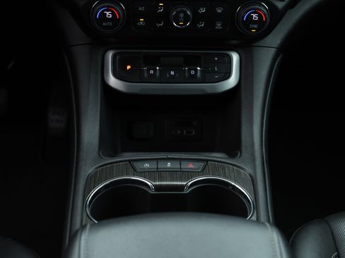 Used 2023 GMC Acadia SLT image 21