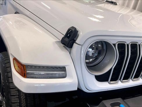 Used 2024 Jeep Wrangler Sahara w/ Technology Group image 31