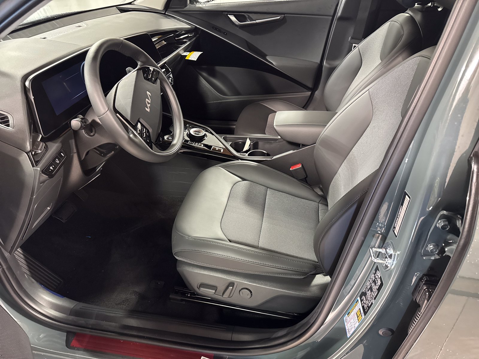 New 2026 Kia Niro Wind w/ Wind Preserve Package FWD image 3