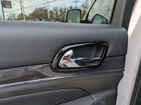 Used 2020 Jeep Grand Cherokee Overland image 27