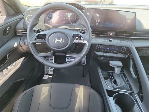 New 2025 Hyundai Elantra SEL image 3