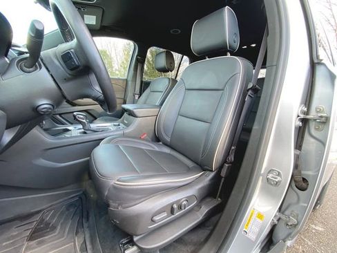 Used 2022 Chevrolet Traverse Premier image 19