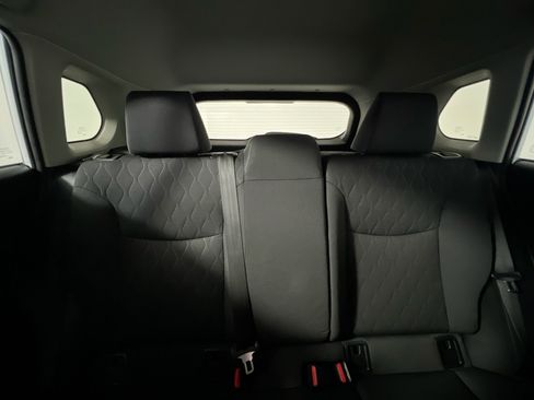 Used 2025 Toyota Corolla Cross LE FWD image 32