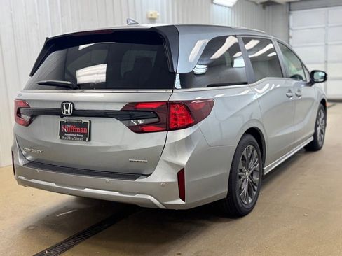 New 2026 Honda Odyssey Touring image 5