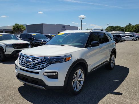 Used 2024 Ford Explorer Platinum w/ Technology Package AWD/4WD image 1