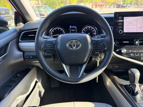 Used 2022 Toyota Camry SE image 16
