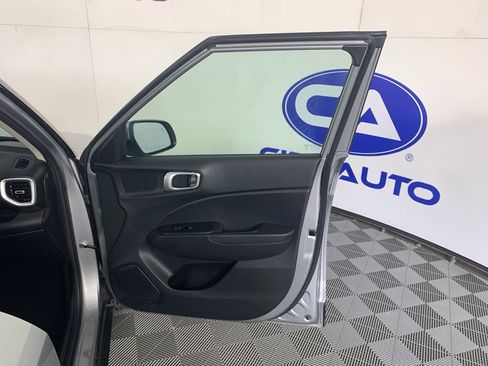 Used 2024 Hyundai Venue SEL FWD image 36
