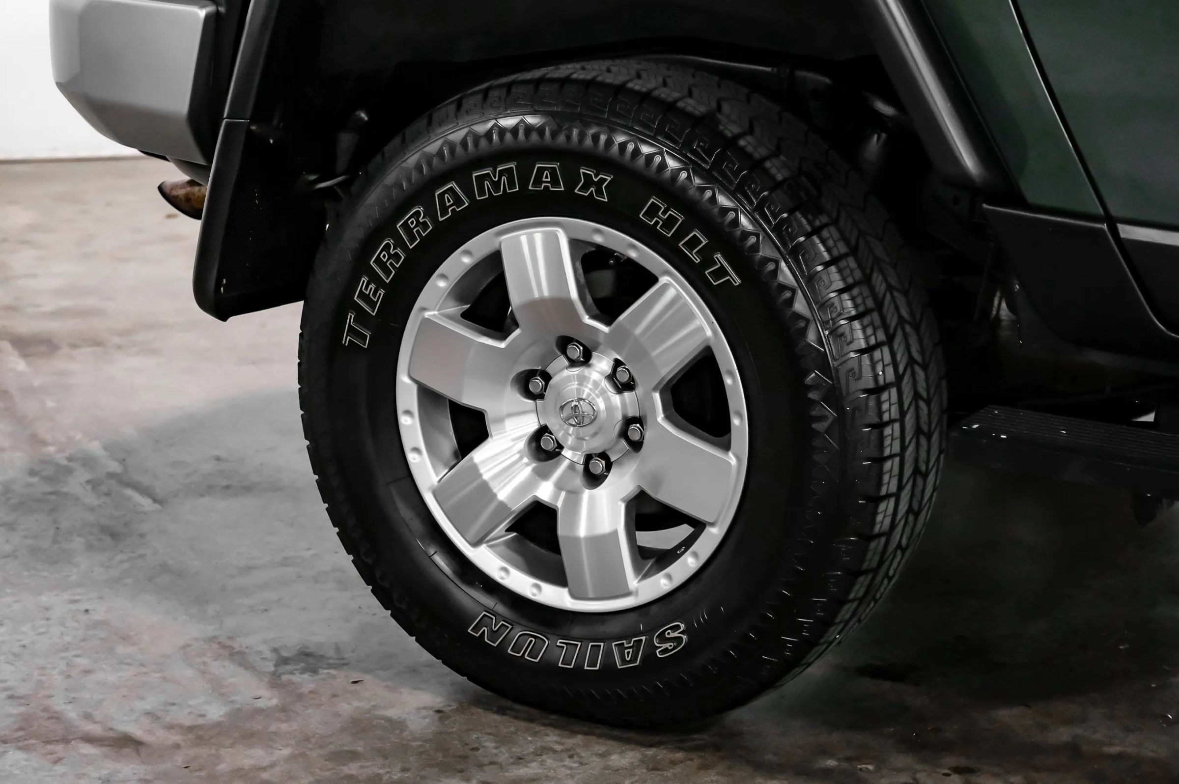 Used 2010 Toyota FJ Cruiser 4WD image 38