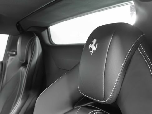 Used 2021 Ferrari 812 GTS image 40