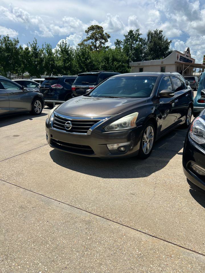 Used 2013 Nissan Altima 2.5 SL w/ Technology Pkg FWD image 3