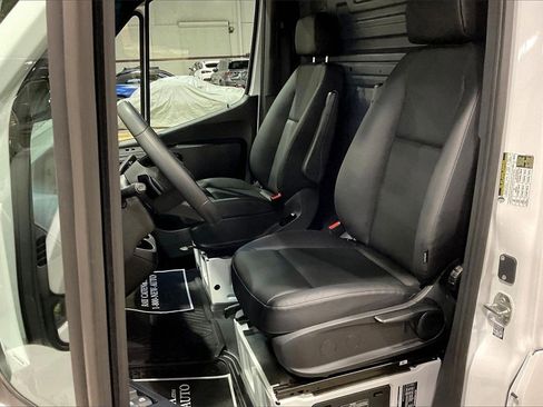 Used 2025 Mercedes-Benz Sprinter 2500 image 13