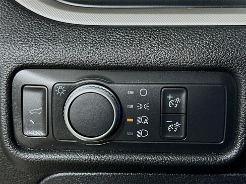 Used 2020 Ford Explorer XLT image 12