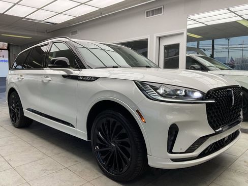 New 2025 Lincoln Aviator Reserve w/ Luxury Package image 1