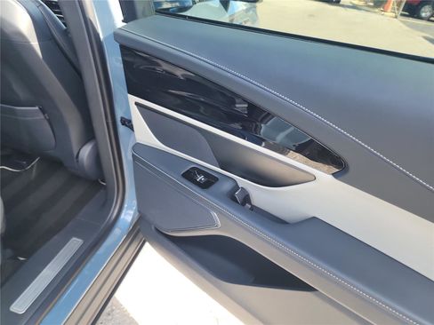 Used 2025 Lincoln Nautilus Premier image 20