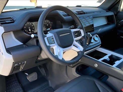 Used 2025 Land Rover Defender 110 S image 15