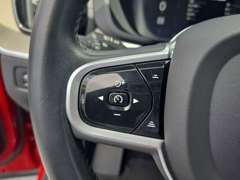 Used 2022 Volvo XC60 B5 Inscription image 19