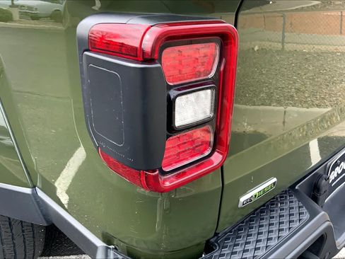 Used 2021 Jeep Gladiator Overland w/ Popular Equipment Package image 25