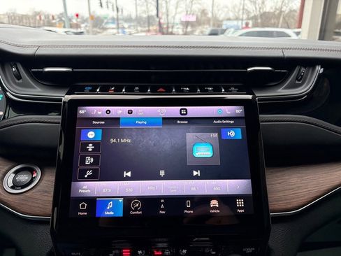 Used 2022 Jeep Grand Cherokee Summit w/ Luxury Tech Group V image 33