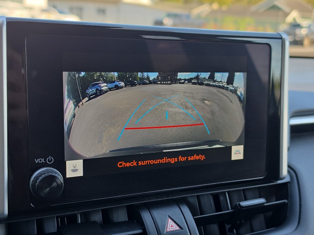 Certified 2025 Toyota RAV4 LE AWD/4WD image 28