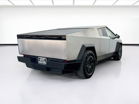 Used 2025 Tesla Cybertruck AWD Crew Cab image 4