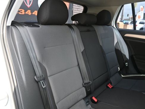 Used 2016 Volkswagen e-Golf SE w/ DC Fast Charging Package image 45