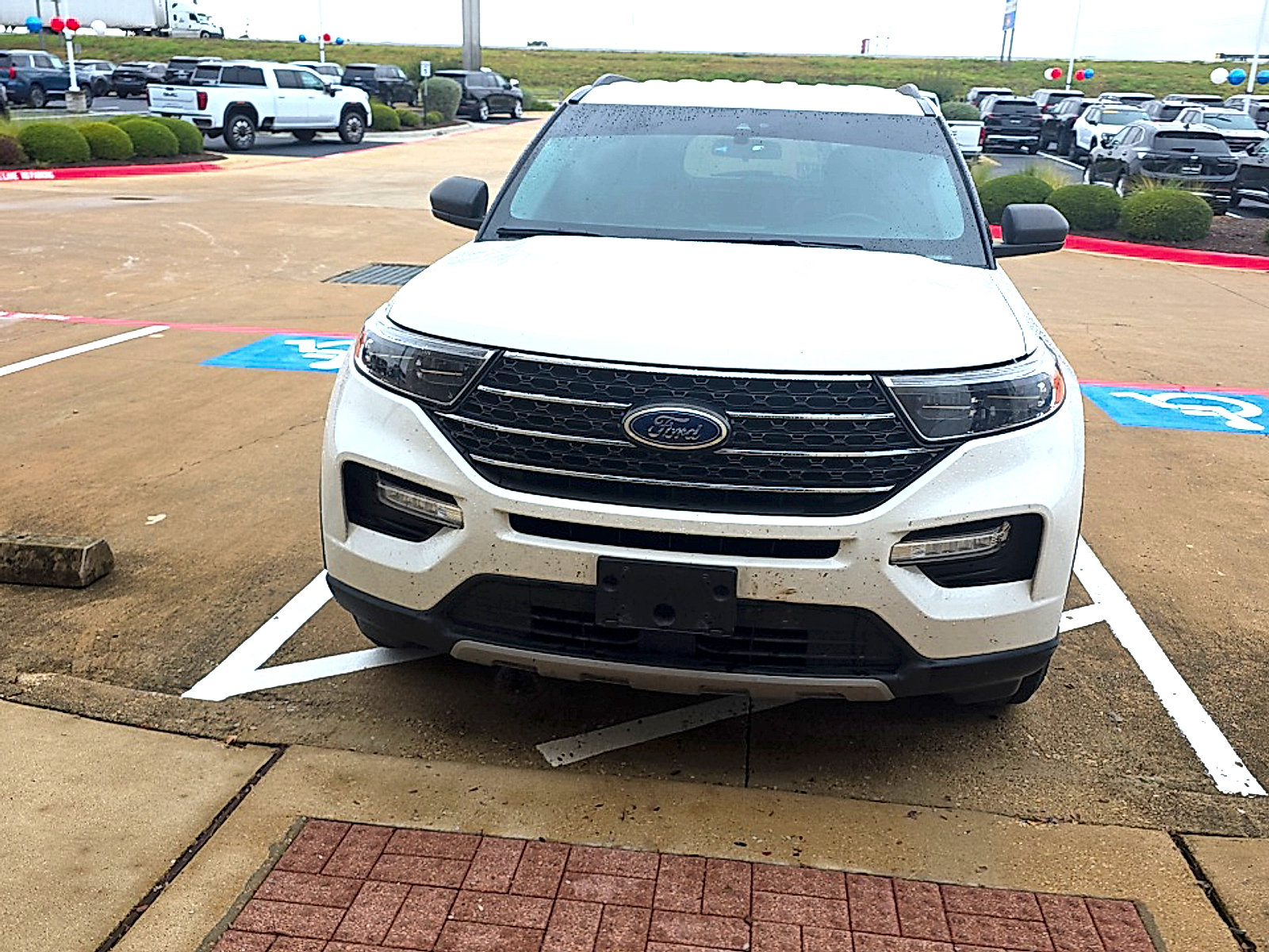 Used 2022 Ford Explorer XLT w/ Equipment Group 202A AWD/4WD image 5